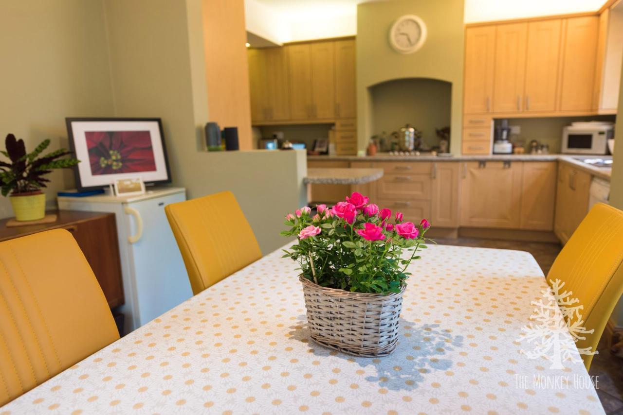The Monkey House B&B Stone  Bagian luar foto