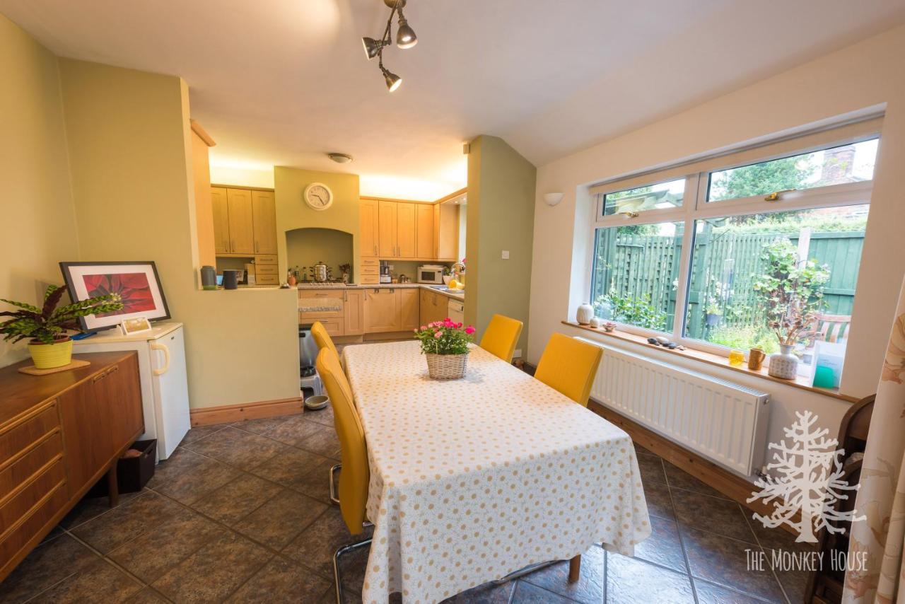 The Monkey House B&B Stone  Bagian luar foto